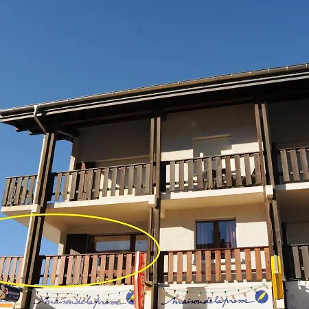 T2 Au Coeur De Avec Balcon, Proche Commerces Et Ski-bus - Fr-1-624-44 Apartment Samoens