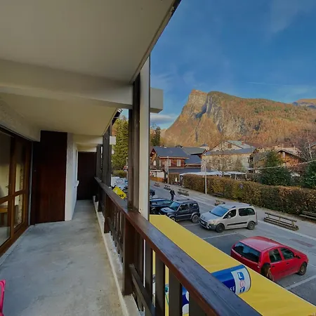 T2 Au Coeur De Avec Balcon, Proche Commerces Et Ski-bus - Fr-1-624-44
