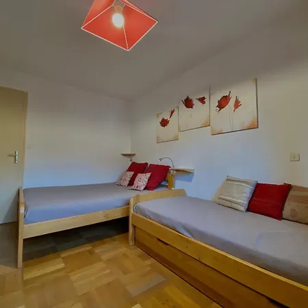 T2 Au Coeur De Avec Balcon, Proche Commerces Et Ski-bus - Fr-1-624-44 Apartment