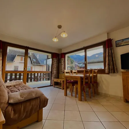 T2 Au Coeur De Avec Balcon, Proche Commerces Et Ski-bus - Fr-1-624-44 Apartment *