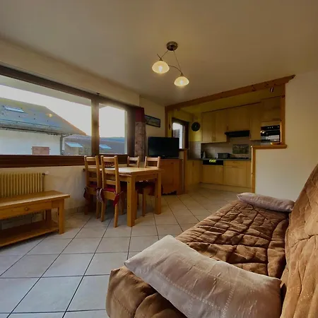 Apartment T2 Au Coeur De Avec Balcon, Proche Commerces Et Ski-bus - Fr-1-624-44 *